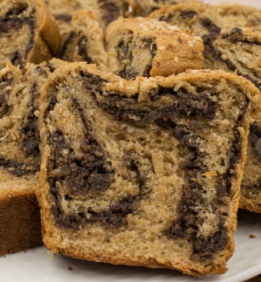 Cozonac din faina integrala cu ciocolata si nuci